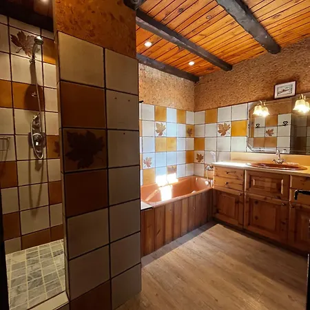 Grand - 5pax Au Pied Des Pistes - Parking - Skiroom - Cheminee Decorative- Balcons Apartment *