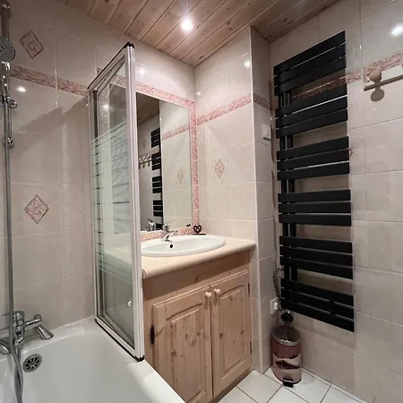 Grand - 5pax Au Pied Des Pistes - Parking - Skiroom - Cheminee Decorative- Balcons *