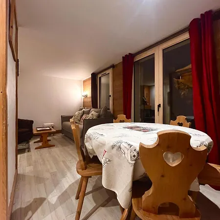 Grand - 5pax Au Pied Des Pistes - Parking - Skiroom - Cheminee Decorative- Balcons * Tignes