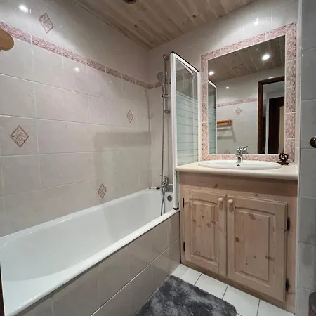 Grand - 5pax Au Pied Des Pistes - Parking - Skiroom - Cheminee Decorative- Balcons Apartment
