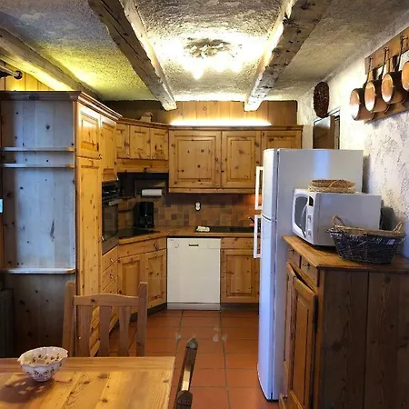 Grand - 5pax Au Pied Des Pistes - Parking - Skiroom - Cheminee Decorative- Balcons * Tignes